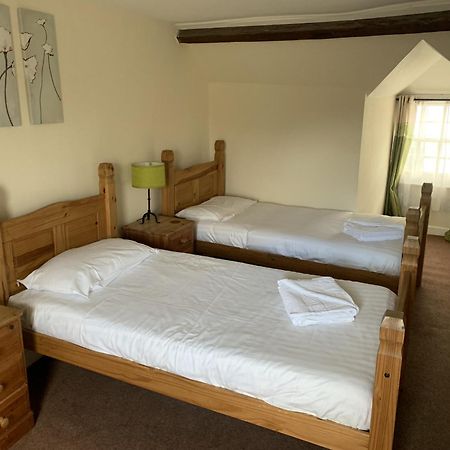 The Cromwell Arms Inn Bovey Tracey Bagian luar foto