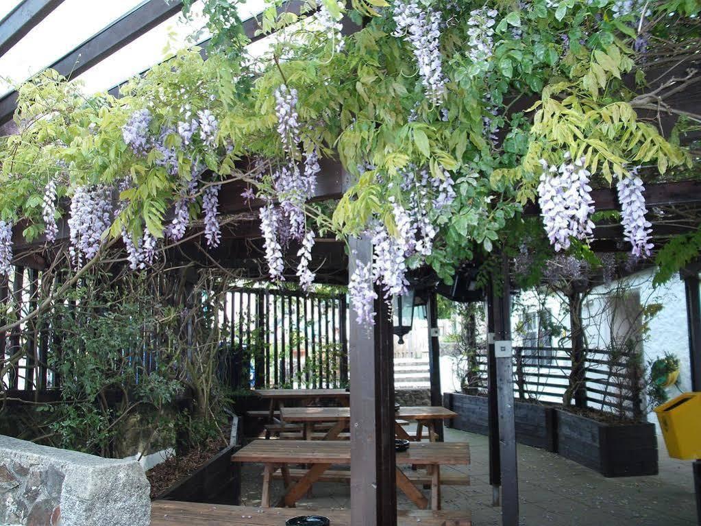 The Cromwell Arms Inn Bovey Tracey Bagian luar foto