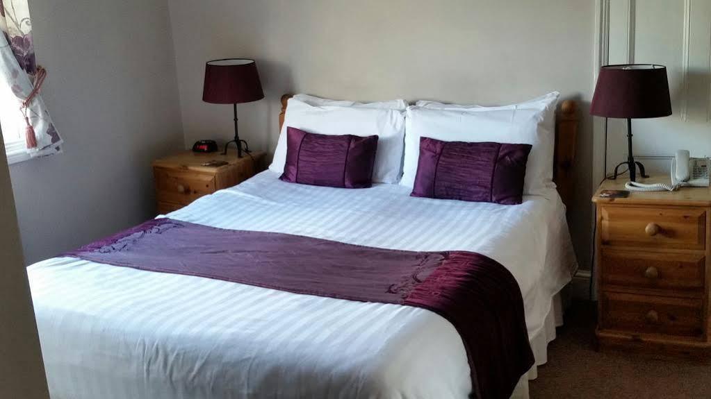 The Cromwell Arms Inn Bovey Tracey Bagian luar foto