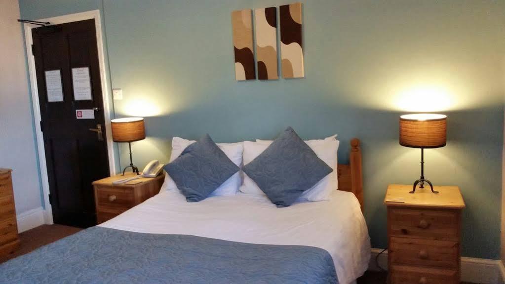 The Cromwell Arms Inn Bovey Tracey Bagian luar foto
