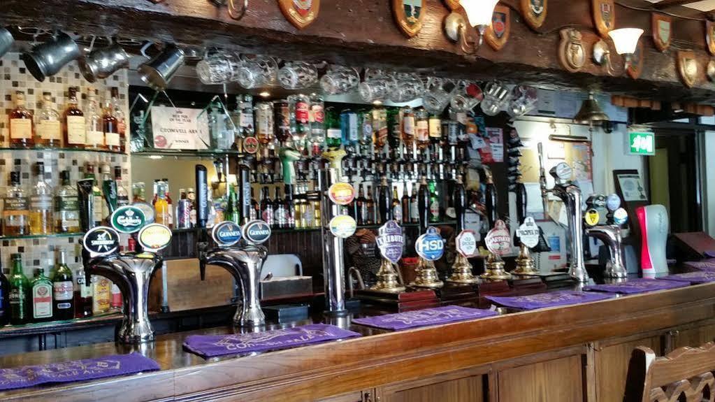 The Cromwell Arms Inn Bovey Tracey Bagian luar foto