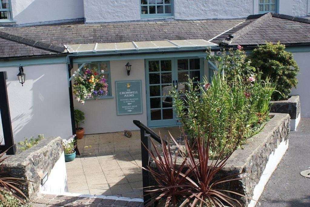 The Cromwell Arms Inn Bovey Tracey Bagian luar foto