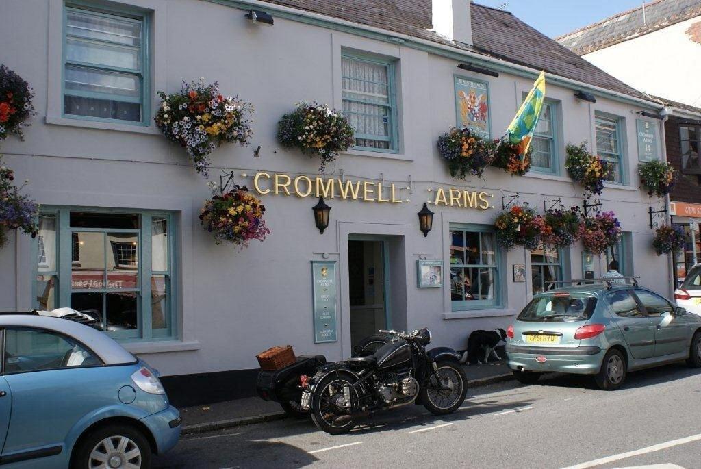 The Cromwell Arms Inn Bovey Tracey Bagian luar foto