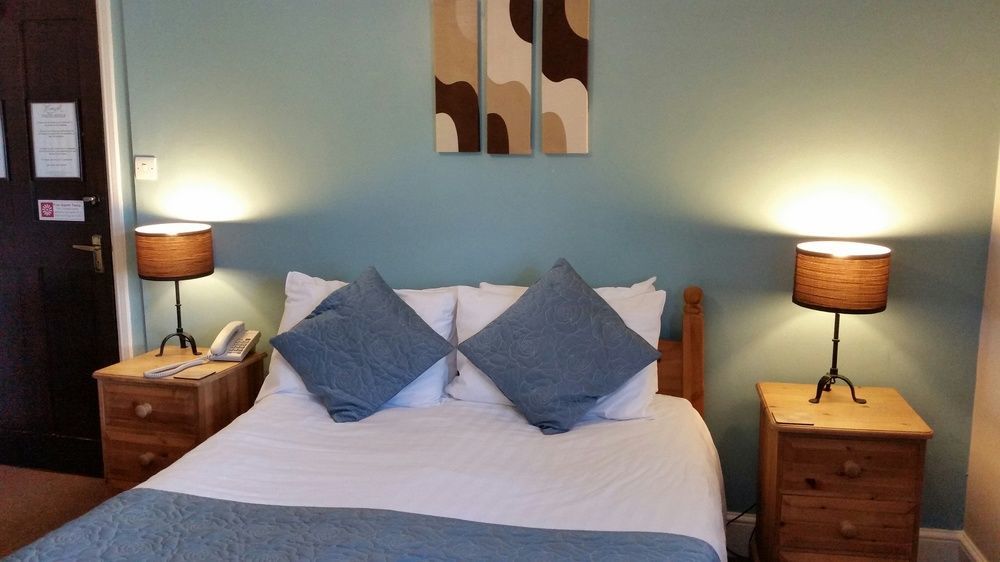The Cromwell Arms Inn Bovey Tracey Bagian luar foto