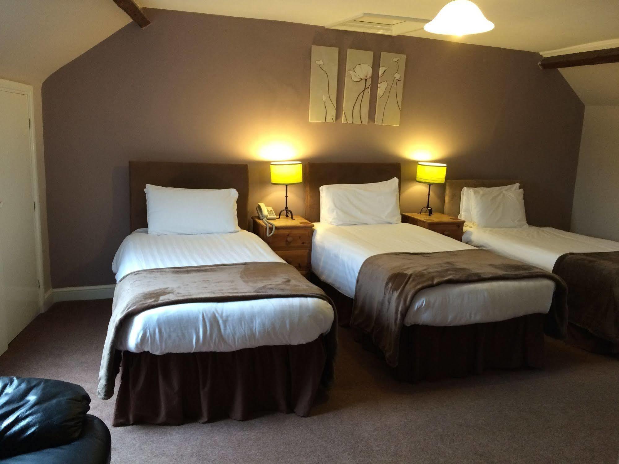 The Cromwell Arms Inn Bovey Tracey Bagian luar foto