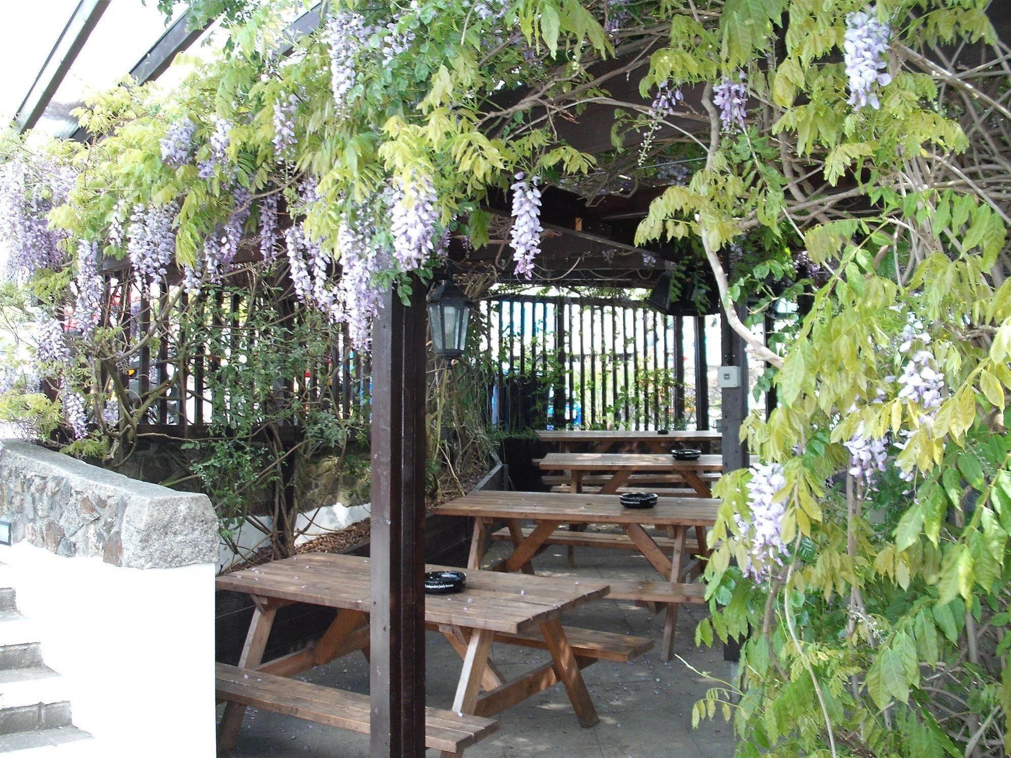 The Cromwell Arms Inn Bovey Tracey Bagian luar foto